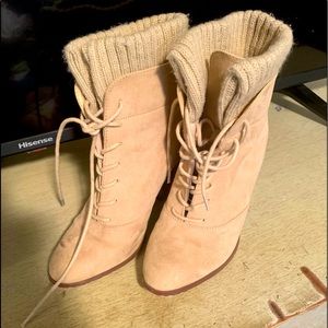 Light Tan Boots size 6 woman’s